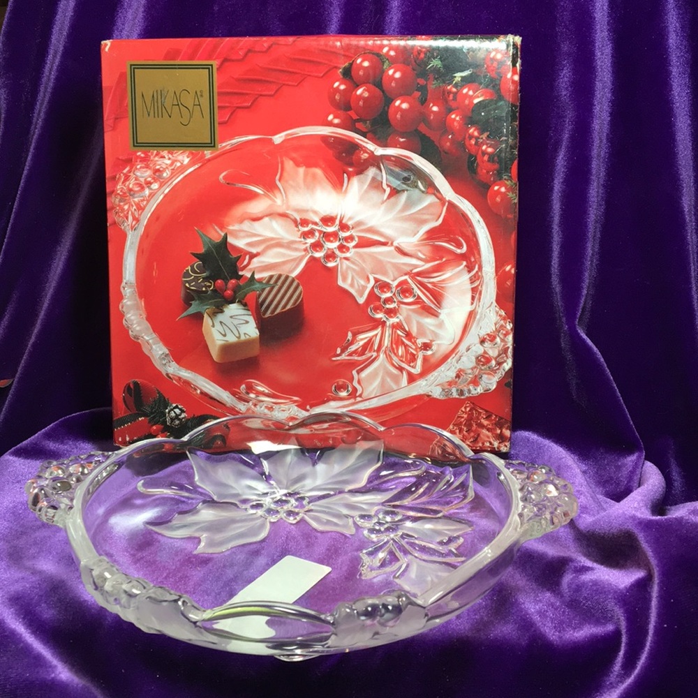 Mikasa Christmas Bloom Sweet Dish 8"